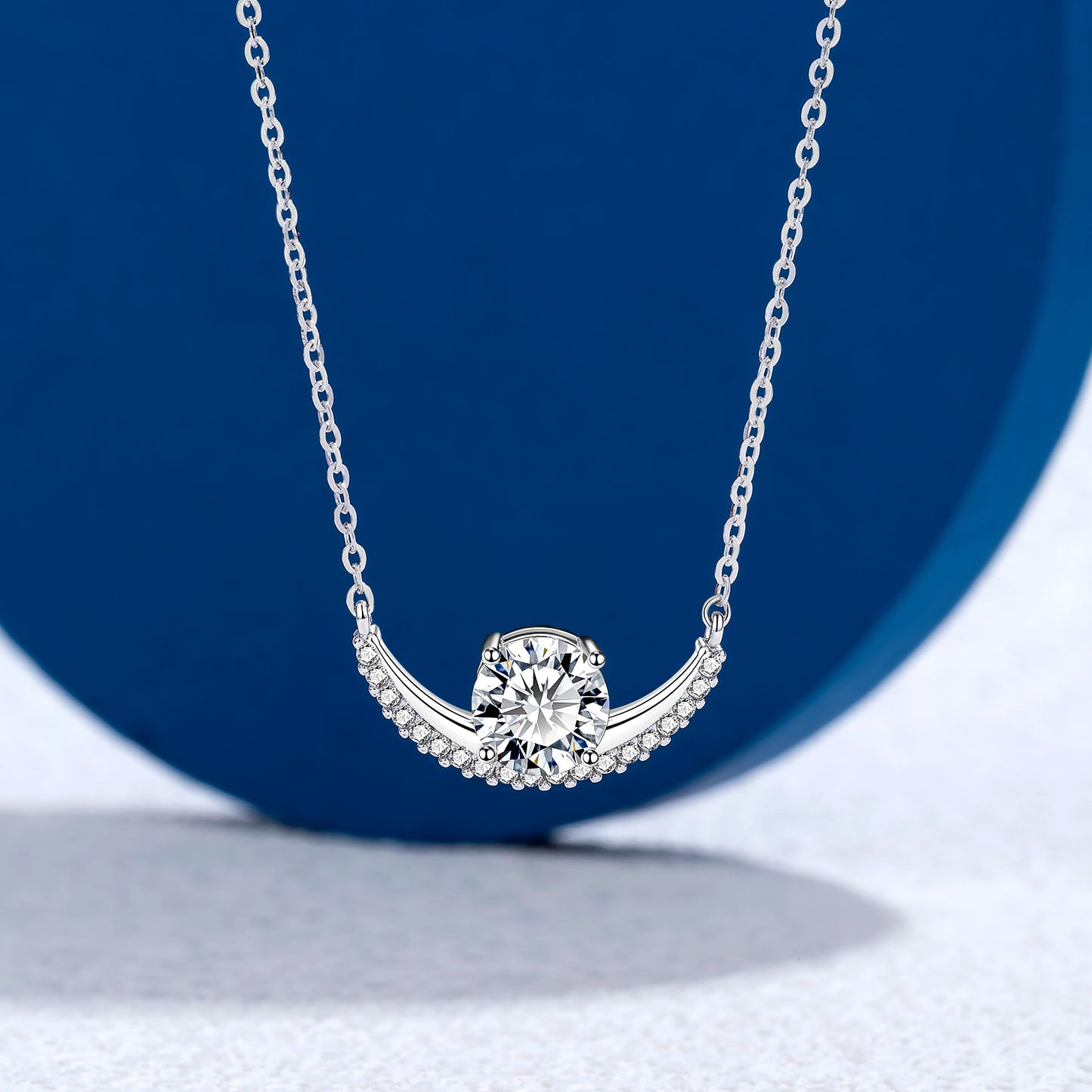 Line Jewelry 彎月項鍊 (一克拉莫桑鑽) Crescent Necklace 1ct Moissanite