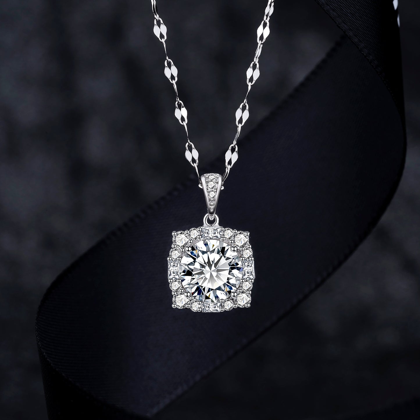 Line Jewelry 方型吊咀項鍊 (兩卡莫桑鑽) Square Pendant Necklace (2ct Moissanite)